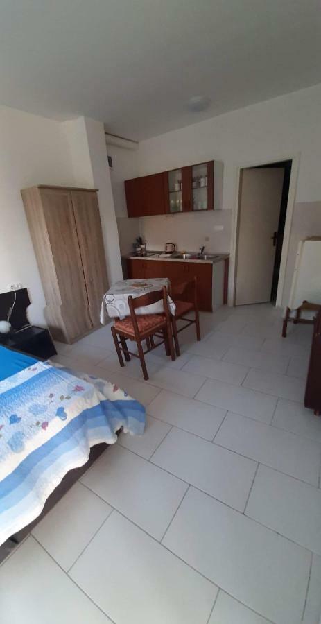 Apartmani Lana Rab Kampor Exterior photo